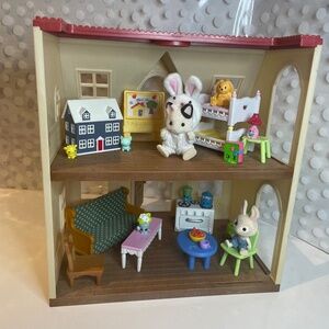 Calico Critters 🐱🐰Red Roof Cozy Cottage with Tuxedo Kitty &